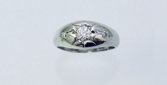 お母様のダイヤモンド月形甲丸リングを婚約指輪に