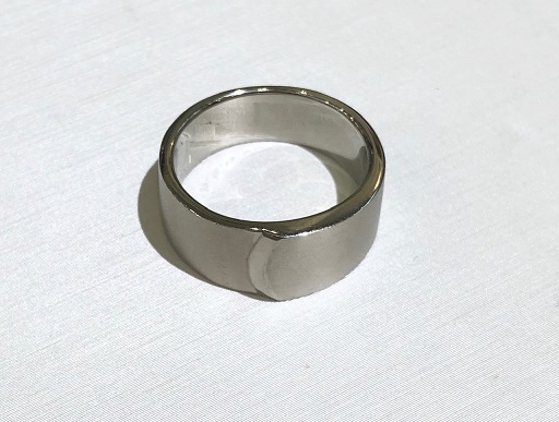 ご主人の結婚指輪を2本にカットしてジュエリーリフォーム