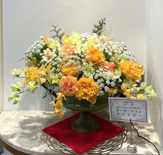 今週のお花（バラ・ホワイトレースフラワー・カーネーション・スイトピー）