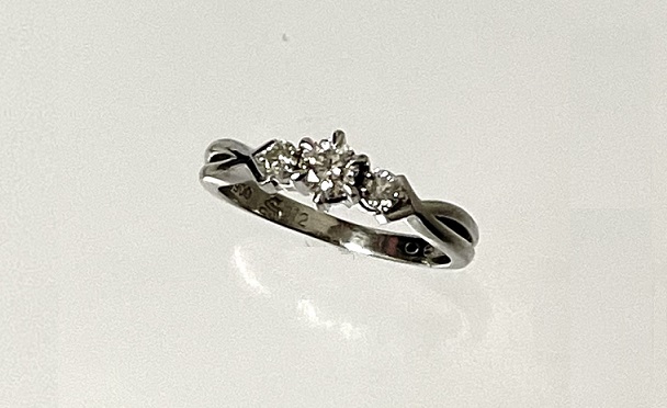 ダイヤモンド婚約指輪をジュエリーリフォーム